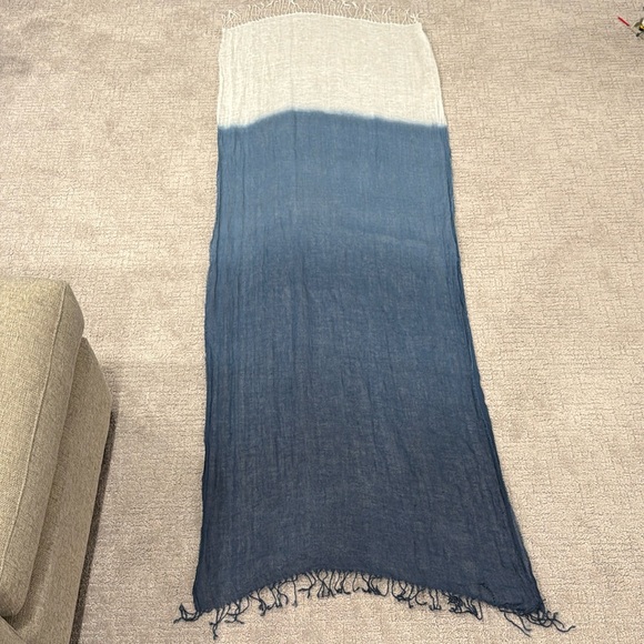 Excellent condition: White and blue tasseled scarf (possible Eileen Fisher) - Picture 1 of 4